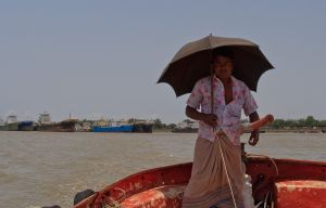 Chittagong-Bangladesh-Kornophuli-boatman.jpg